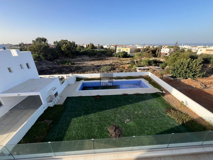 Image No.27-4 Bed House for sale