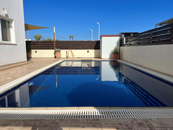 Image No.18-3 Bed House for sale