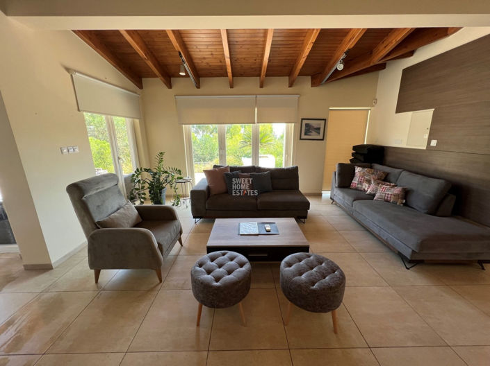 Image No.10-6 Bed House for sale