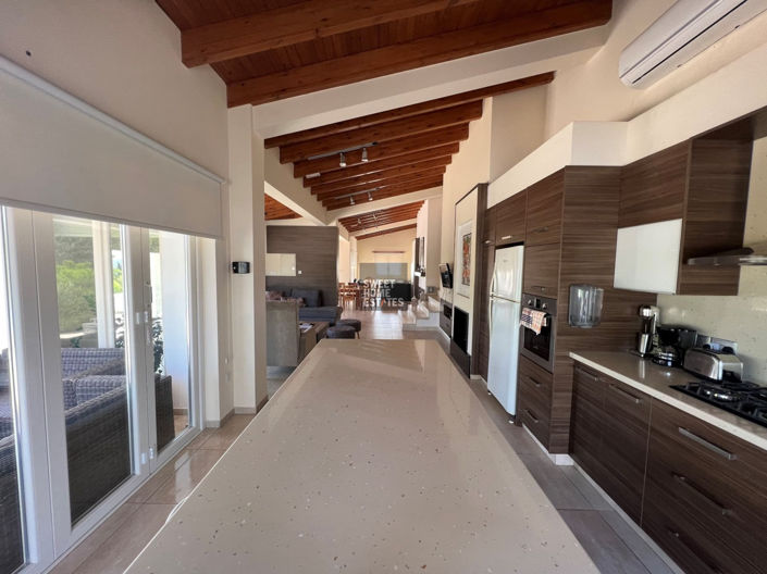 Image No.15-6 Bed House for sale