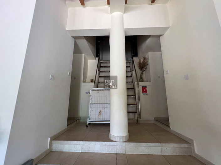 Image No.17-6 Bed House for sale