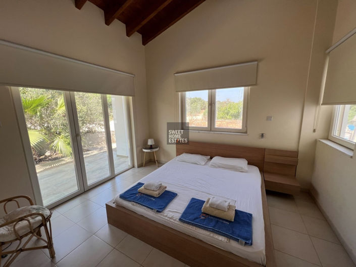 Image No.18-6 Bed House for sale