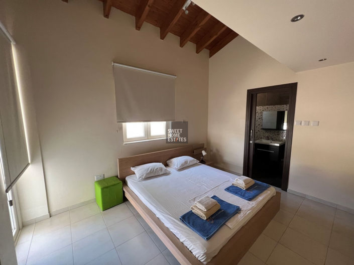 Image No.23-6 Bed House for sale