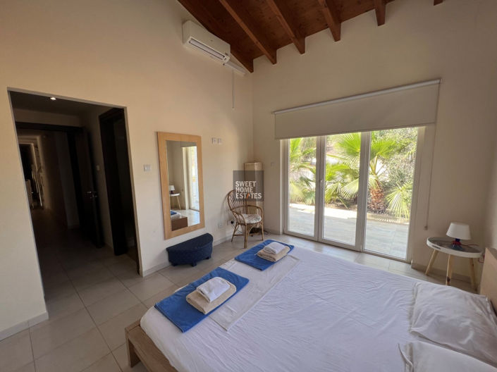 Image No.24-6 Bed House for sale