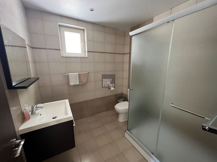 Image No.26-6 Bed House for sale