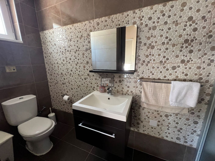 Image No.28-6 Bed House for sale