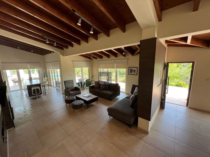 Image No.7-6 Bed House for sale