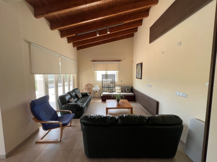 Image No.9-6 Bed House for sale