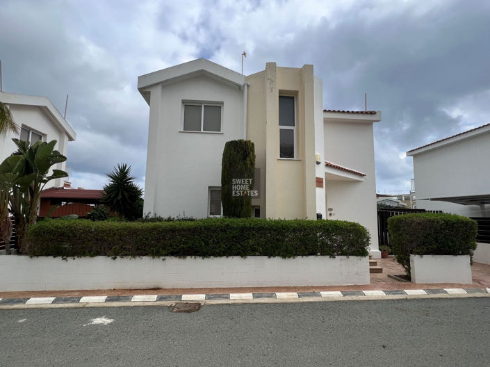 Image No.27-3 Bed House for sale