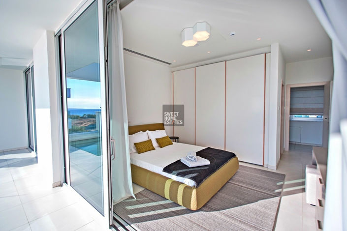 Image No.17-4 Bed House for sale