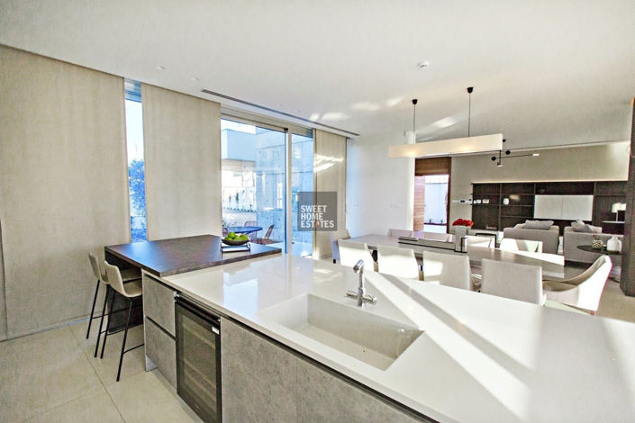 Image No.2-4 Bed House for sale