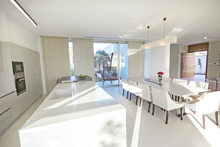 Image No.21-4 Bed House for sale