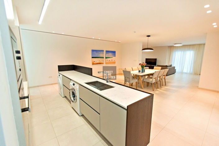 Image No.9-4 Bed House for sale