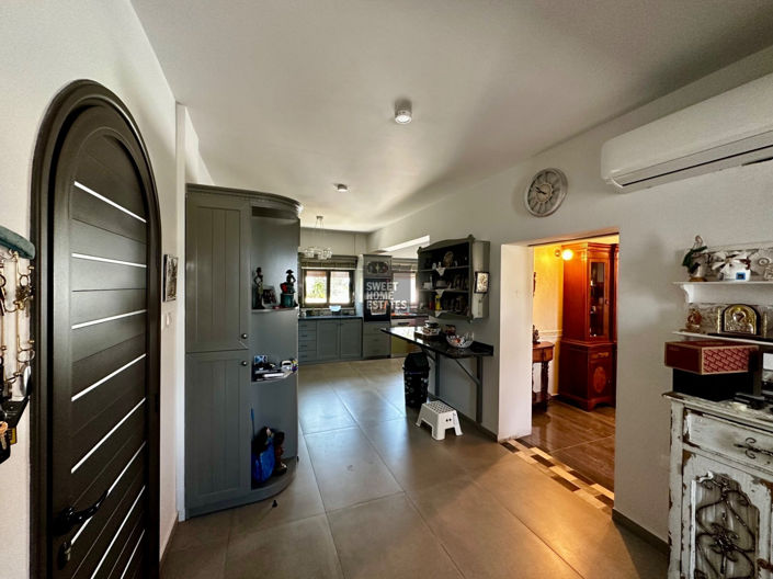 Image No.17-6 Bed House for sale