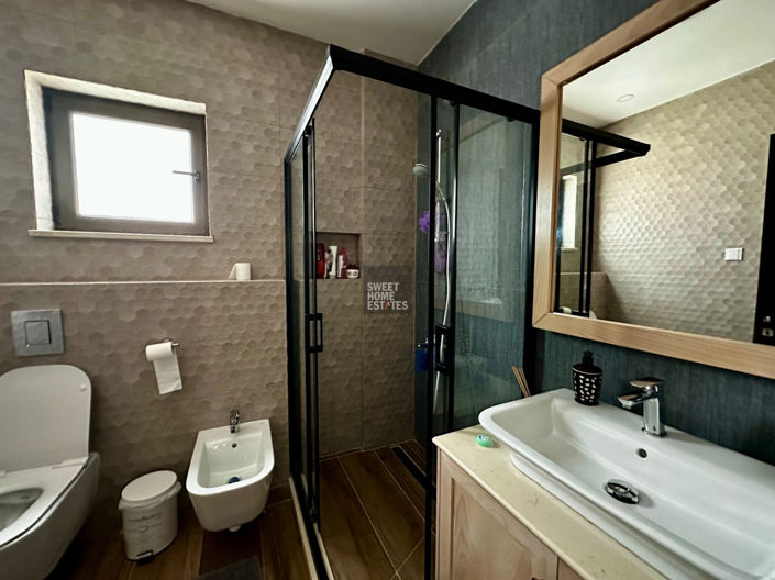 Image No.27-6 Bed House for sale