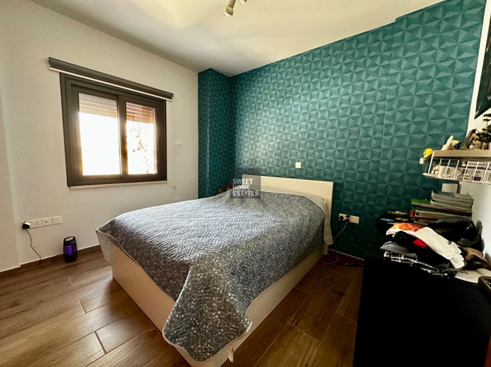 Image No.30-6 Bed House for sale