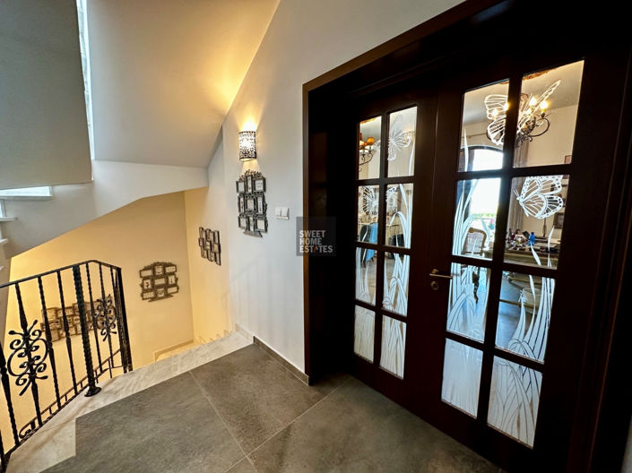 Image No.34-6 Bed House for sale