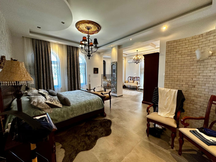 Image No.36-6 Bed House for sale