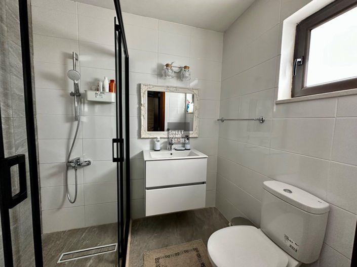 Image No.45-6 Bed House for sale