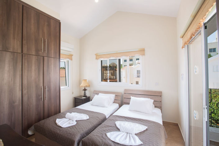 Image No.11-3 Bed House for sale