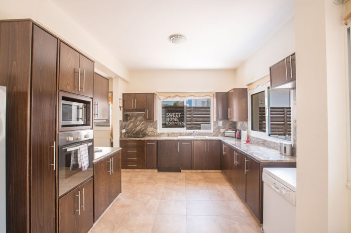 Image No.8-3 Bed House for sale