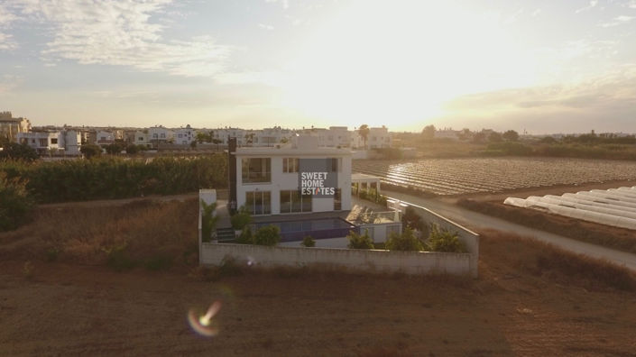 Image No.38-4 Bed House for sale