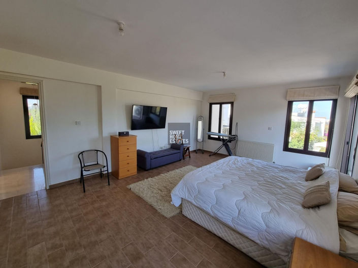 Image No.17-5 Bed House for sale