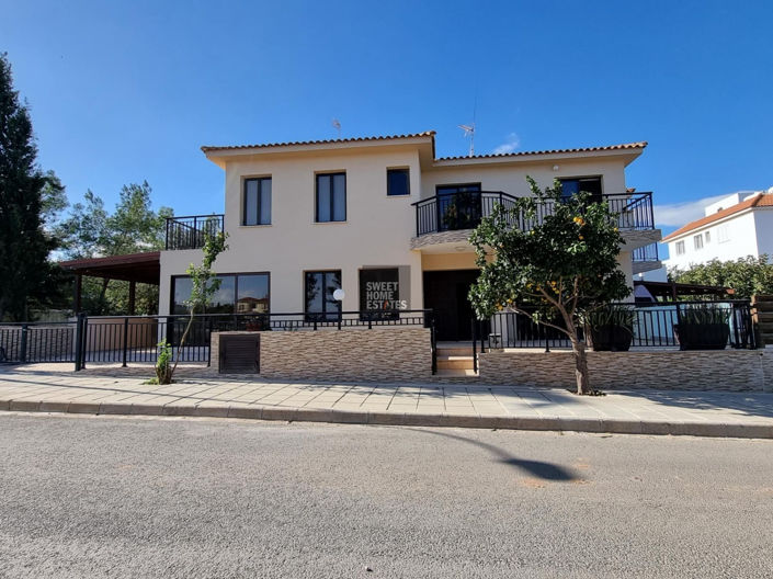 Image No.2-5 Bed House for sale