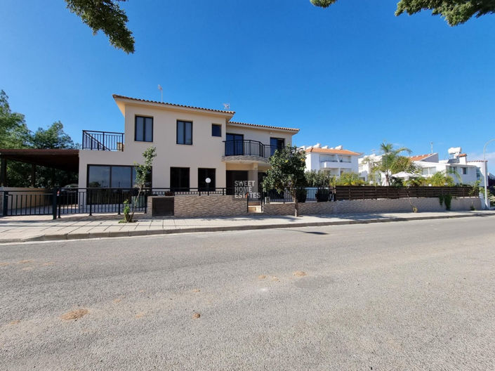 Image No.4-5 Bed House for sale