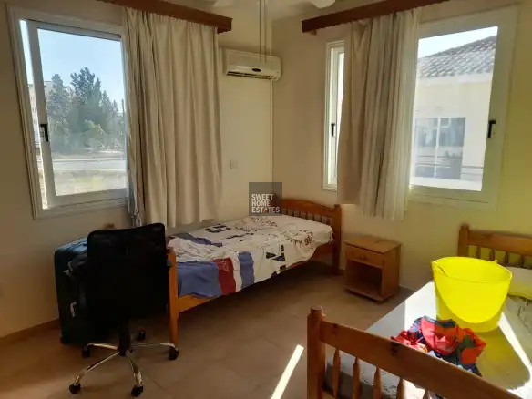 Image No.8-4 Bed House for sale