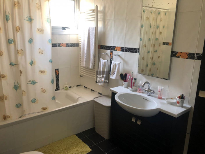 Image No.38-5 Bed House for sale