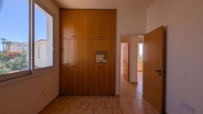 Image No.10-3 Bed House for sale