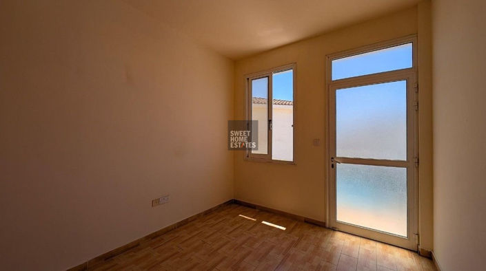 Image No.11-3 Bed House for sale