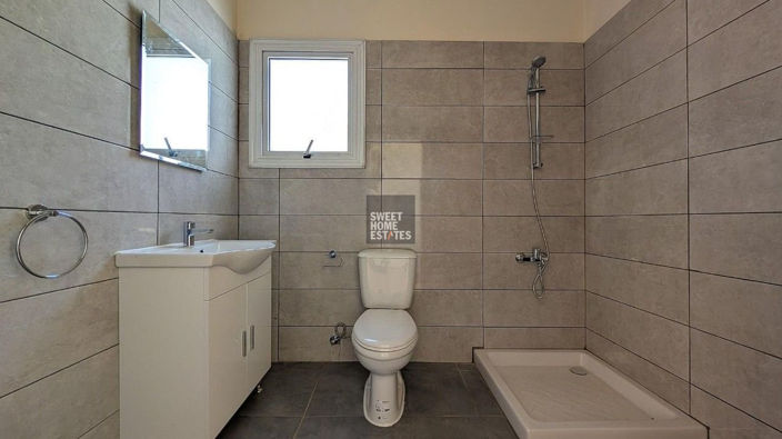 Image No.14-3 Bed House for sale