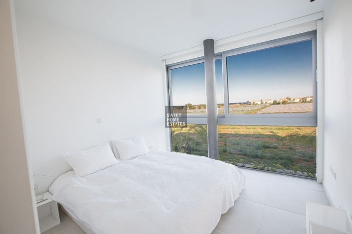 Image No.10-3 Bed House for sale