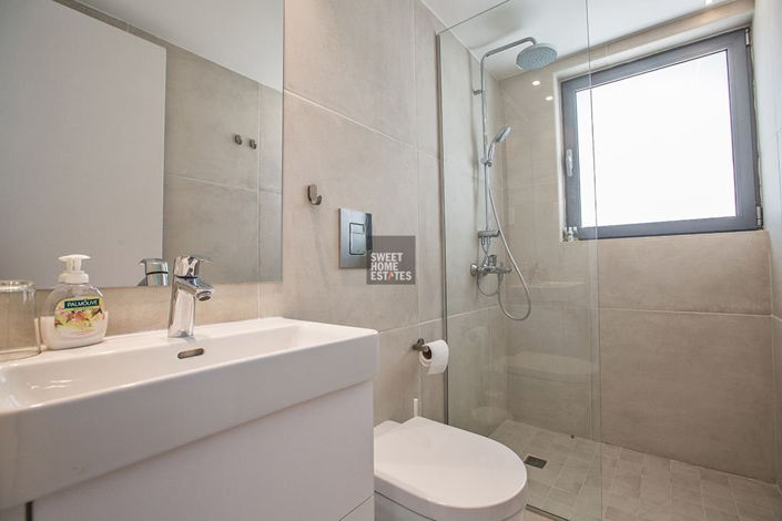 Image No.11-3 Bed House for sale