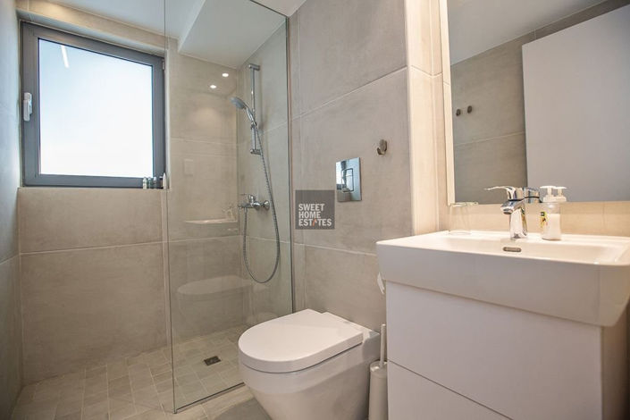 Image No.12-3 Bed House for sale