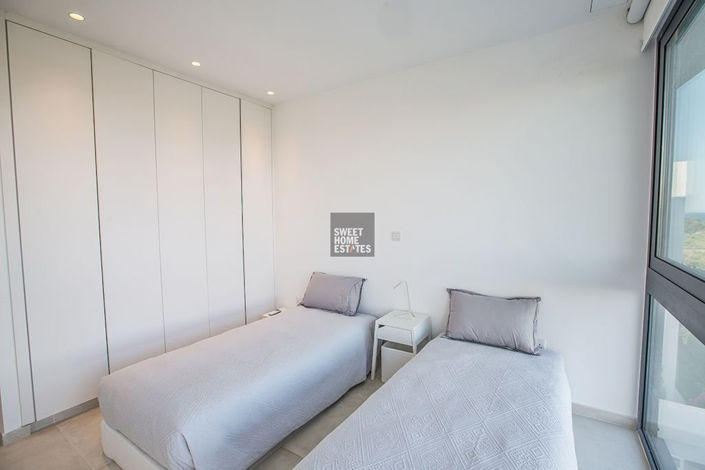 Image No.8-3 Bed House for sale