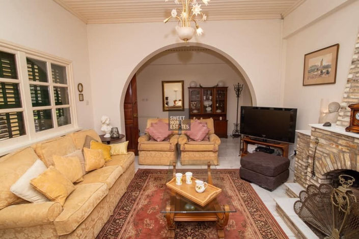 Image No.11-Maison de 6 chambres à vendre à Deryneia