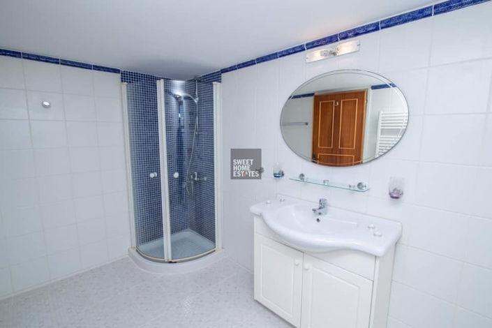 Image No.20-Maison de 6 chambres à vendre à Deryneia