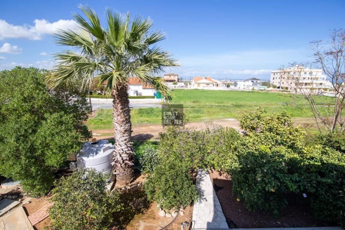 Image No.25-Maison de 6 chambres à vendre à Deryneia