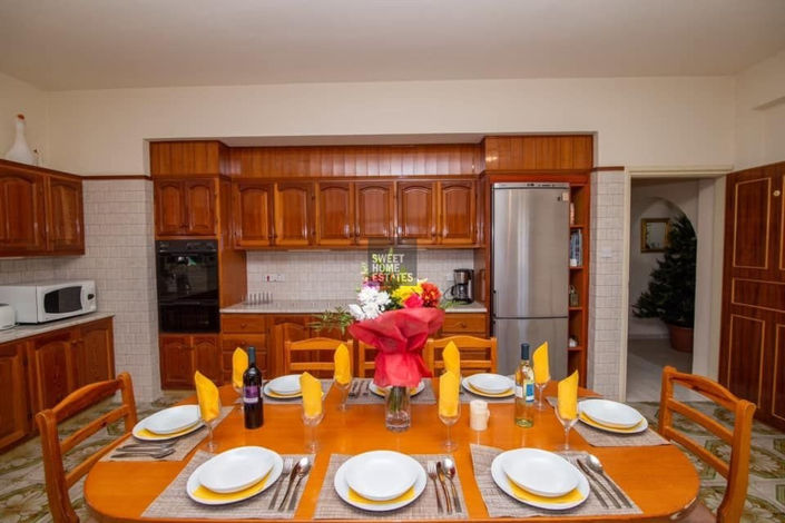 Image No.3-Maison de 6 chambres à vendre à Deryneia