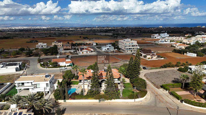 Image No.4-Maison de 6 chambres à vendre à Deryneia