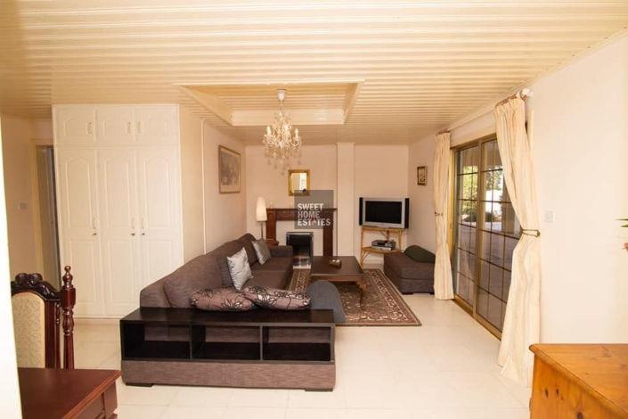 Image No.9-Maison de 6 chambres à vendre à Deryneia