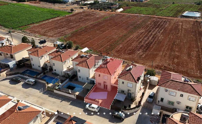 Image No.1-2 Bed House for sale