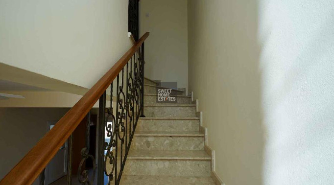 Image No.9-2 Bed House for sale