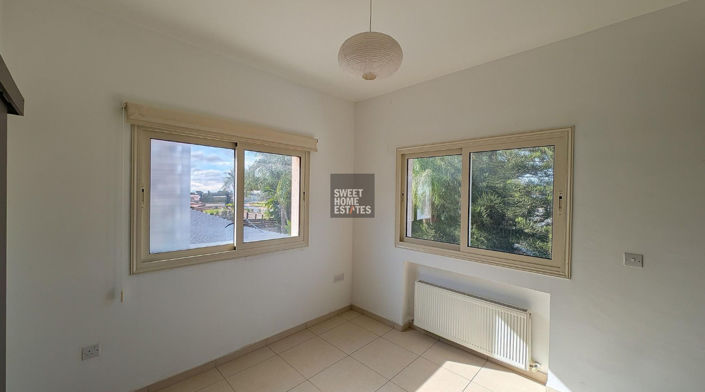 Image No.11-3 Bed House for sale