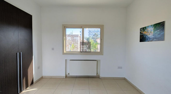 Image No.15-3 Bed House for sale