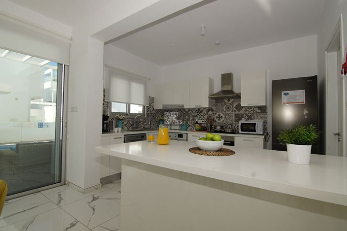 Image No.11-3 Bed House for sale