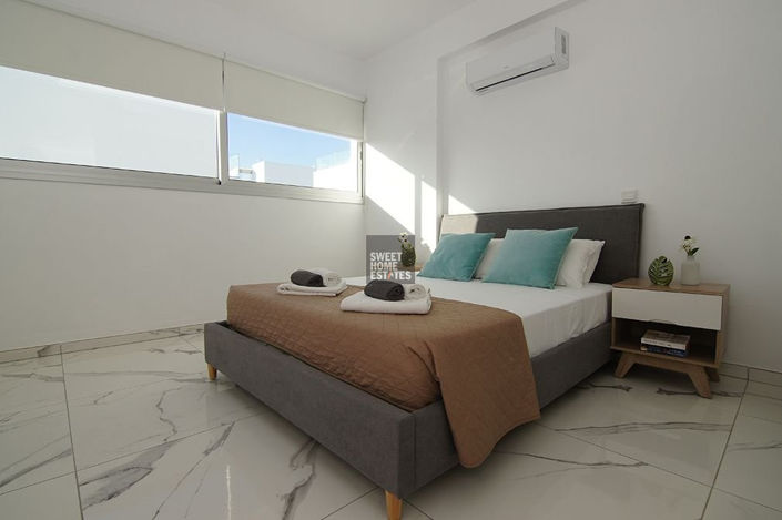 Image No.17-3 Bed House for sale